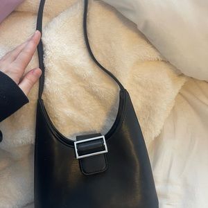 black shoulder bag